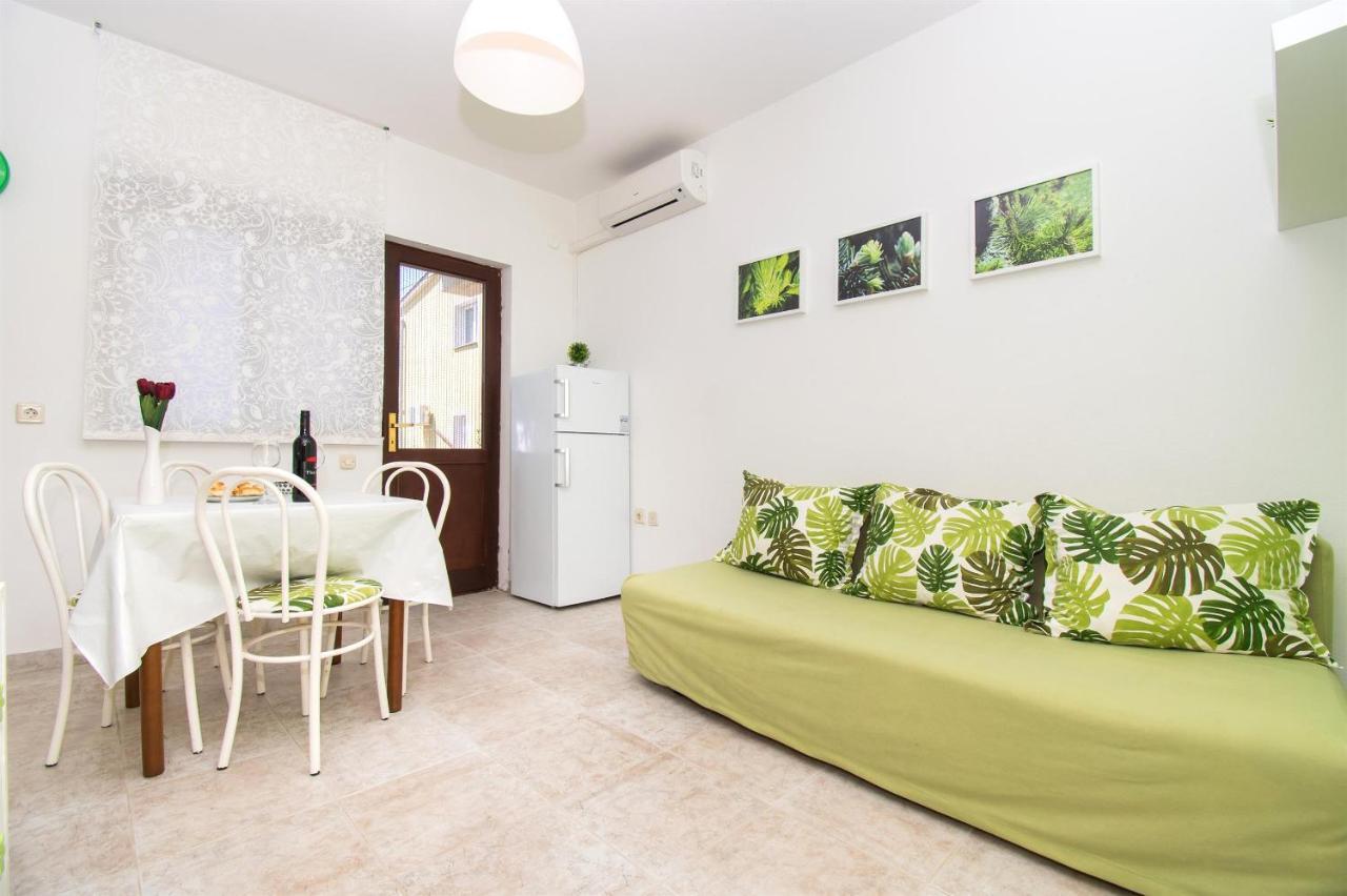 Apartments Dijana Pakoštane Extérieur photo
